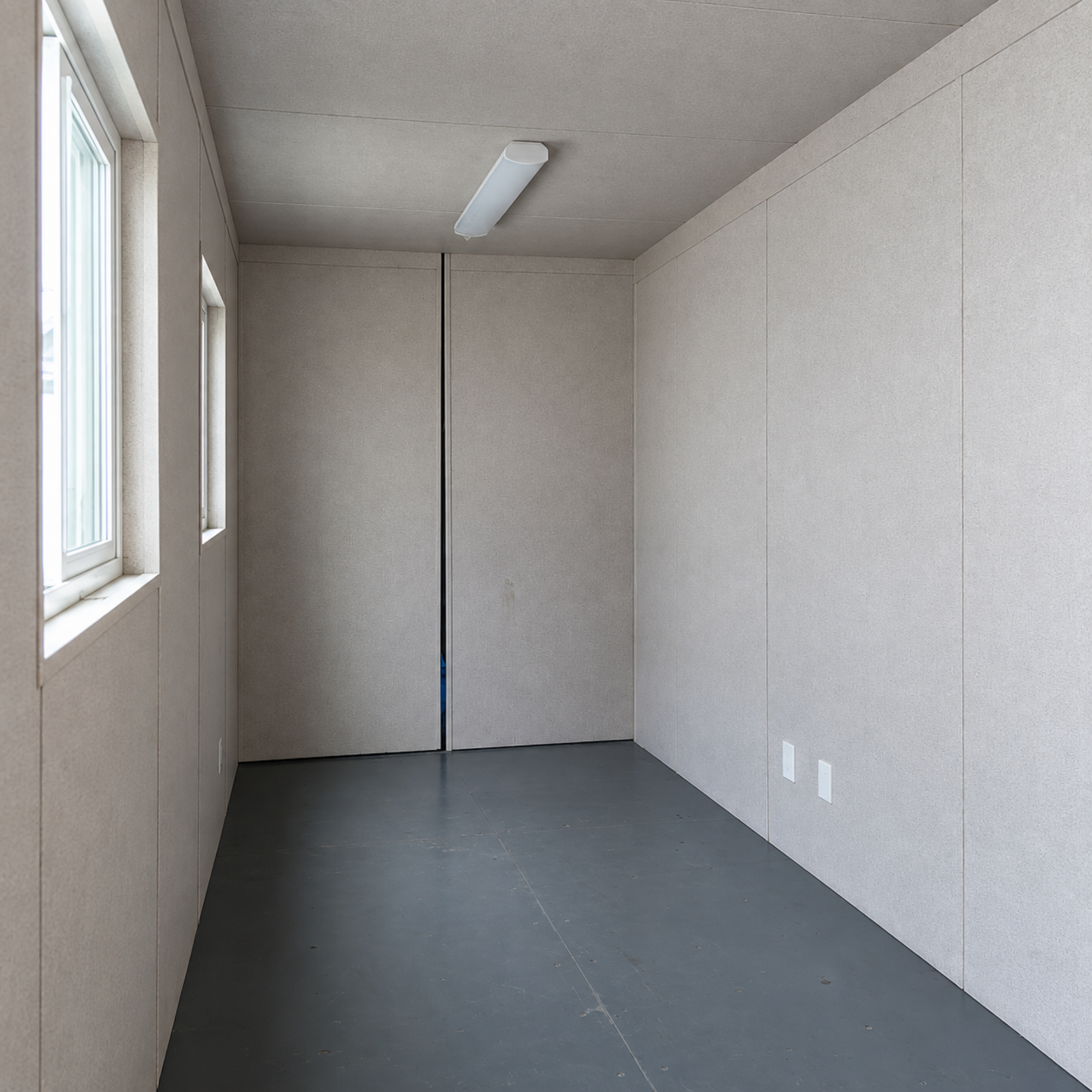 Stick-Framed, R13 Insulation, Vinyl-Wrapped Plywood Finish (45' High Cube)