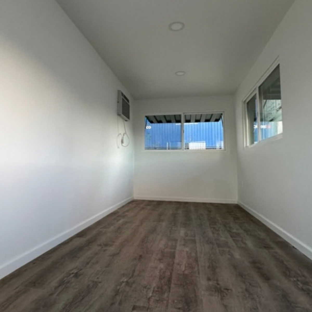 Vinyl Plank Flooring - 20' Container